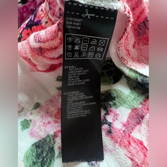 Forever 21 double front slit floral mini skirt. Size M - Picture 8 of 9